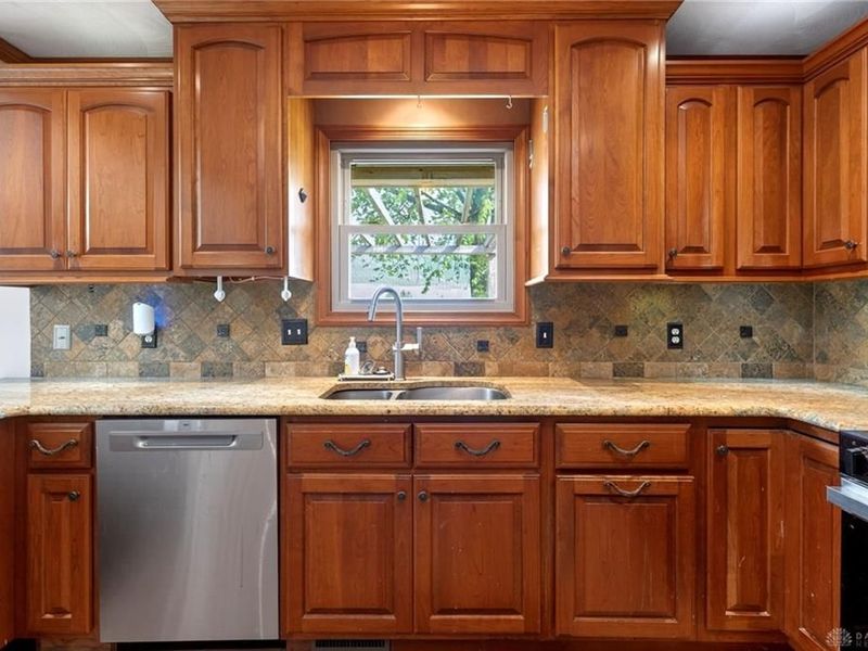 9367 Artz Road, Huber Heights, OH 45344 Photo 18