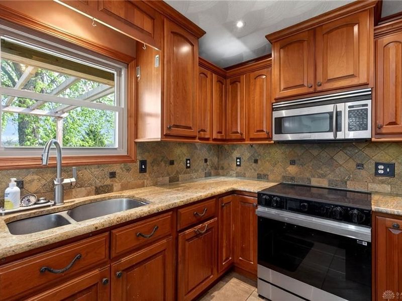 9367 Artz Road, Huber Heights, OH 45344 Photo 19