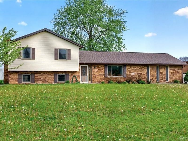 9367 Artz Road, Huber Heights, OH 45344 Photo 2