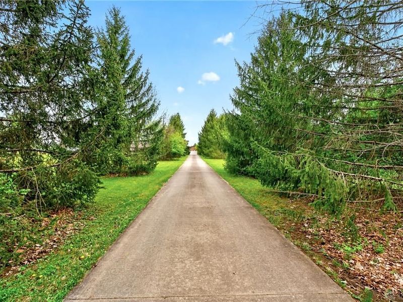 9367 Artz Road, Huber Heights, OH 45344 Photo 4