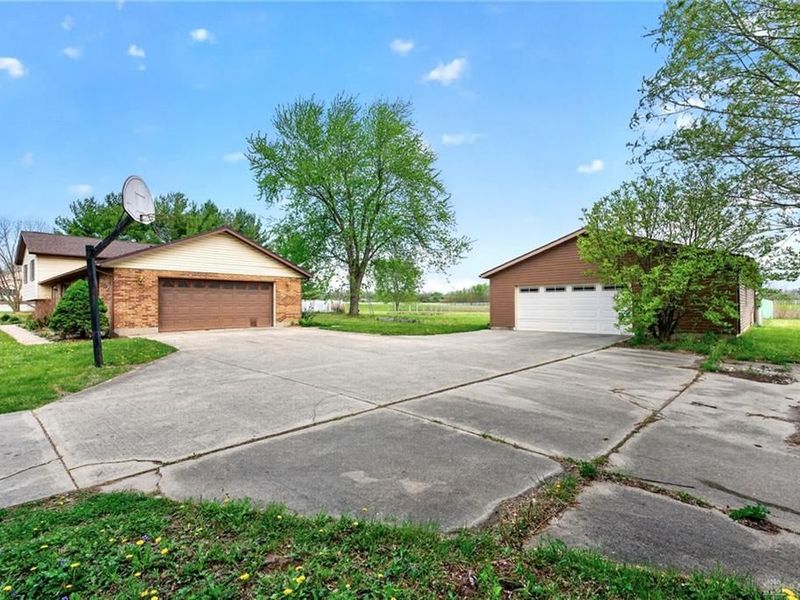 9367 Artz Road, Huber Heights, OH 45344 Photo 5