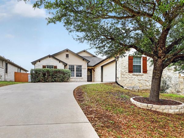 545 Manchester LN , Austin, TX 78737