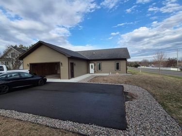 1000 10th Avenue NE, Sauk Rapids, MN 56379