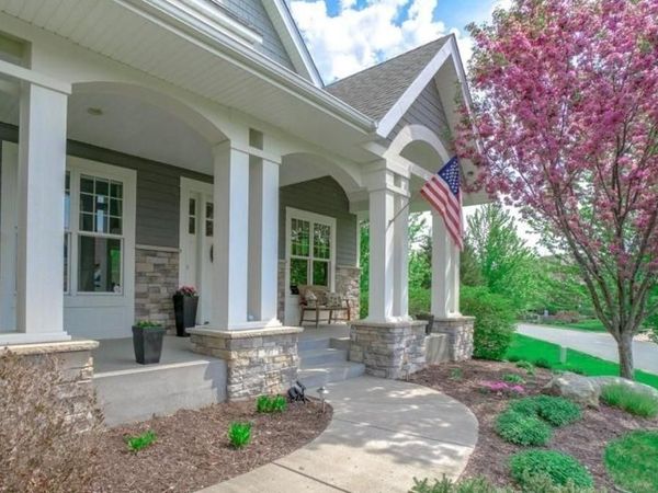 587 Lake Ridge Drive, Shoreview, MN 55126