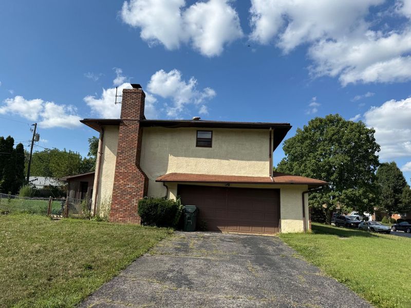 1239 Bradshire Drive, Columbus, OH 43220 Photo 2