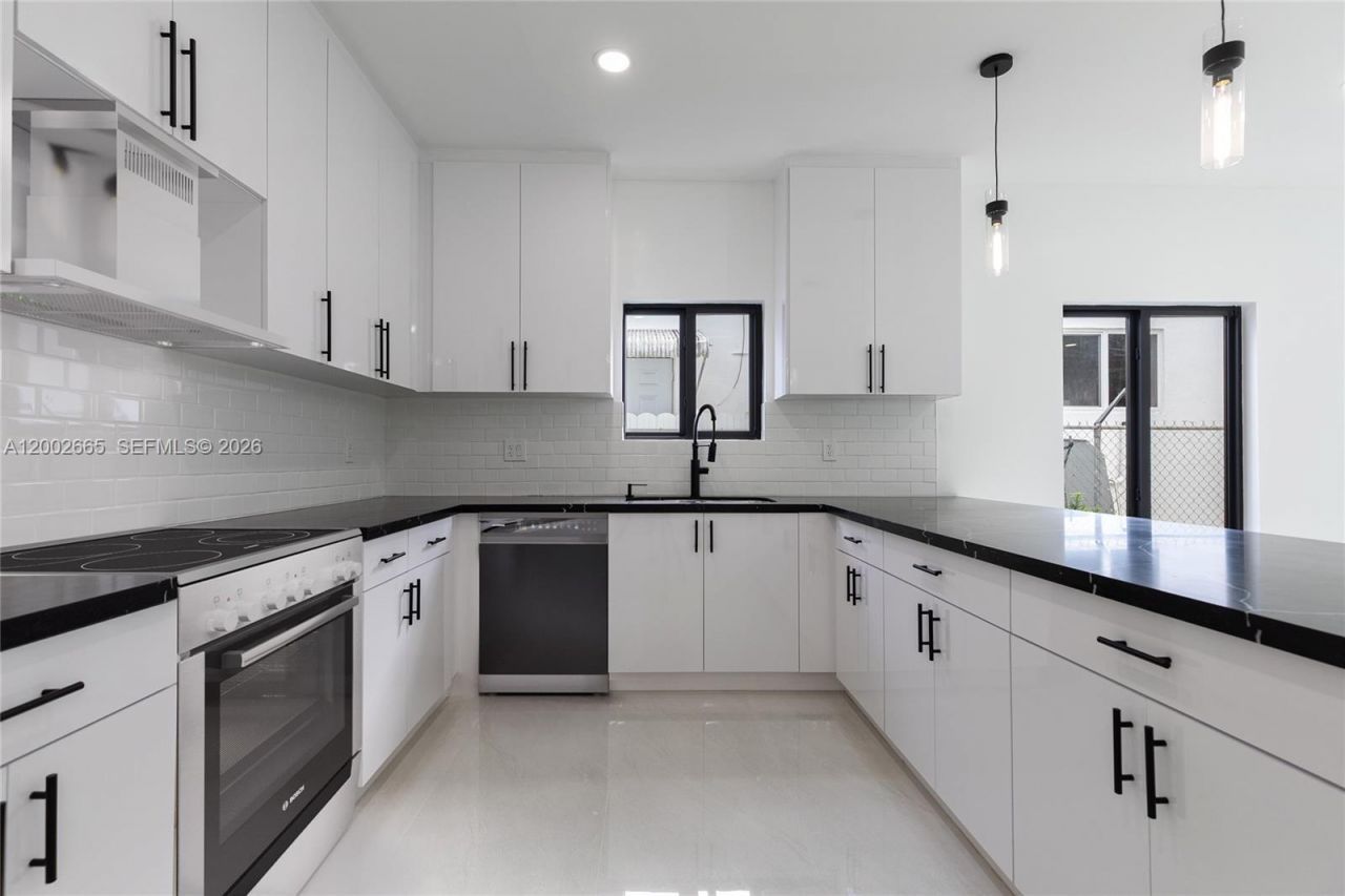 5550 SW 4th St, Miami, FL 33134 Photo