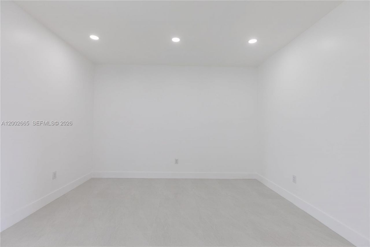 5550 SW 4th St, Miami, FL 33134 Photo