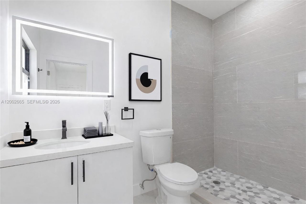 5550 SW 4th St, Miami, FL 33134 Photo