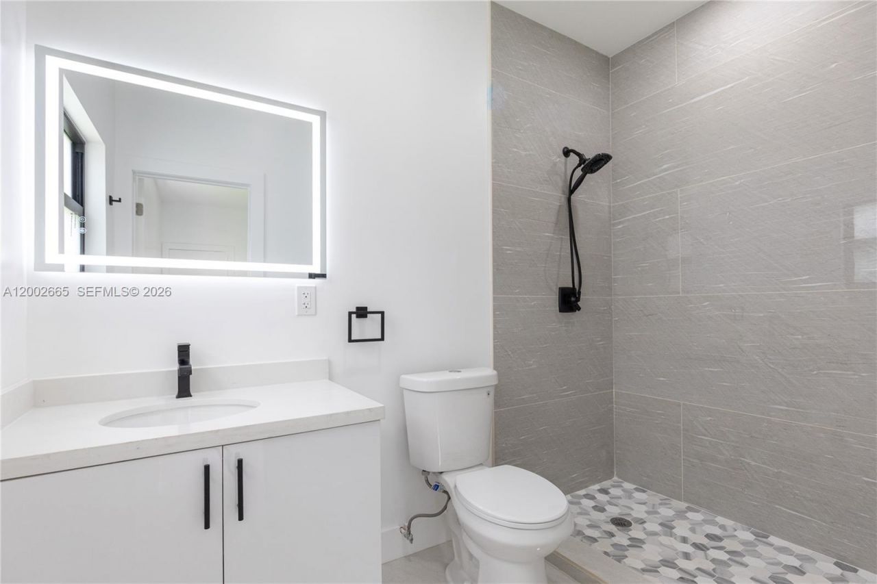 5550 SW 4th St, Miami, FL 33134 Photo