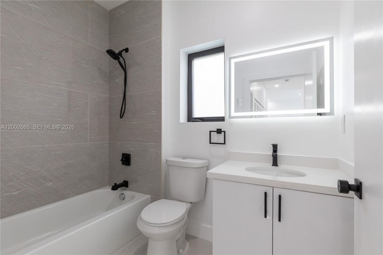 5550 SW 4th St, Miami, FL 33134 Photo