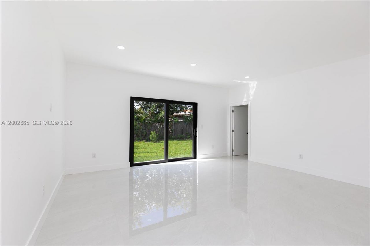 5550 SW 4th St, Miami, FL 33134 Photo