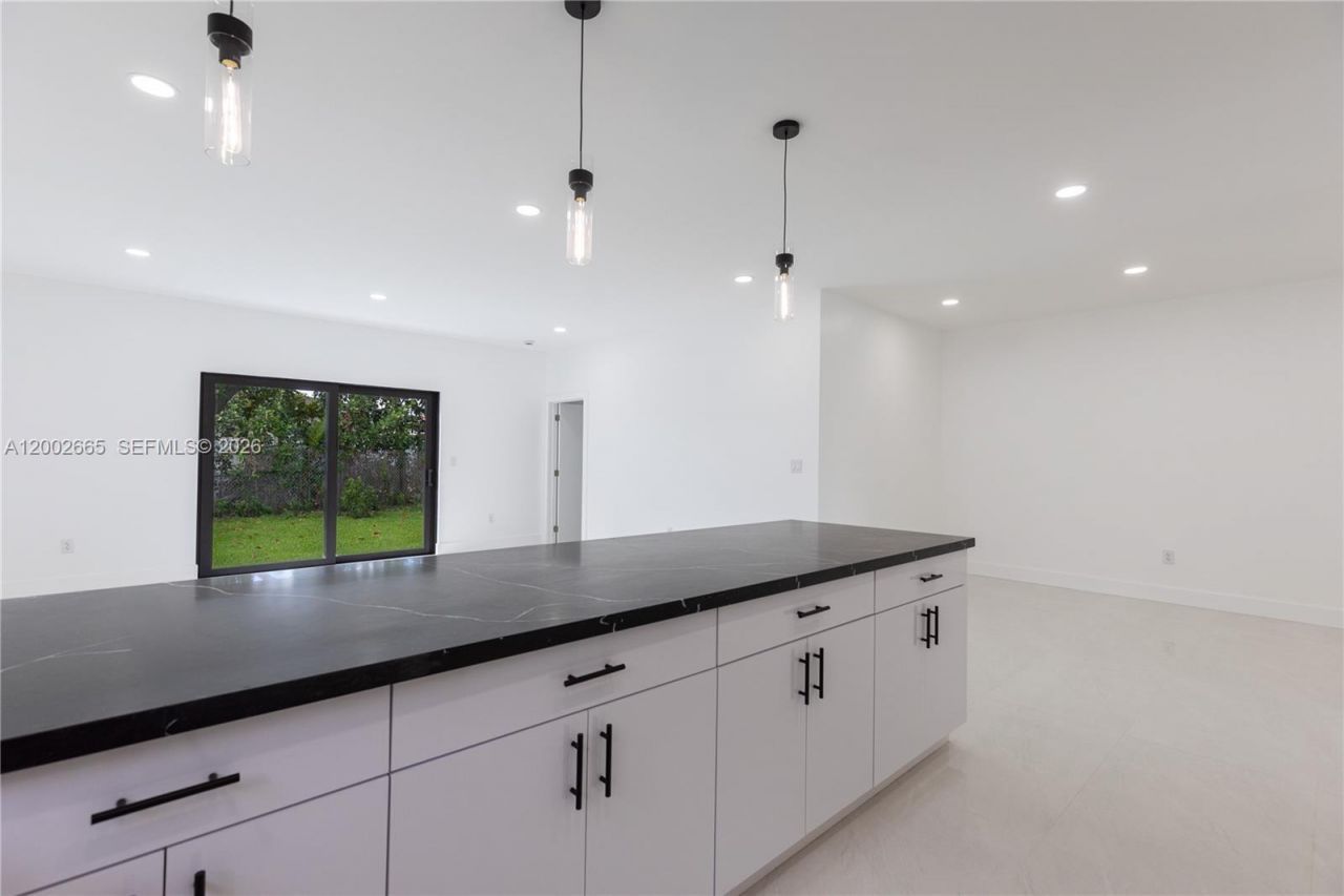 5550 SW 4th St, Miami, FL 33134 Photo