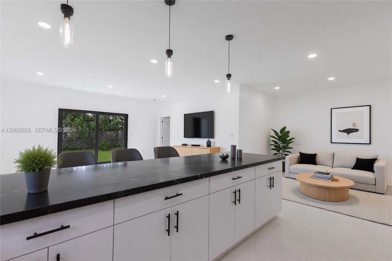 5550 SW 4th St, Miami, FL 33134 Photo