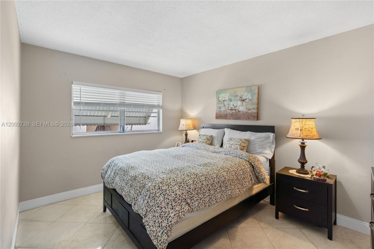 1000 Hillcrest Ct, Unit 214, Hollywood, FL 33021 Photo