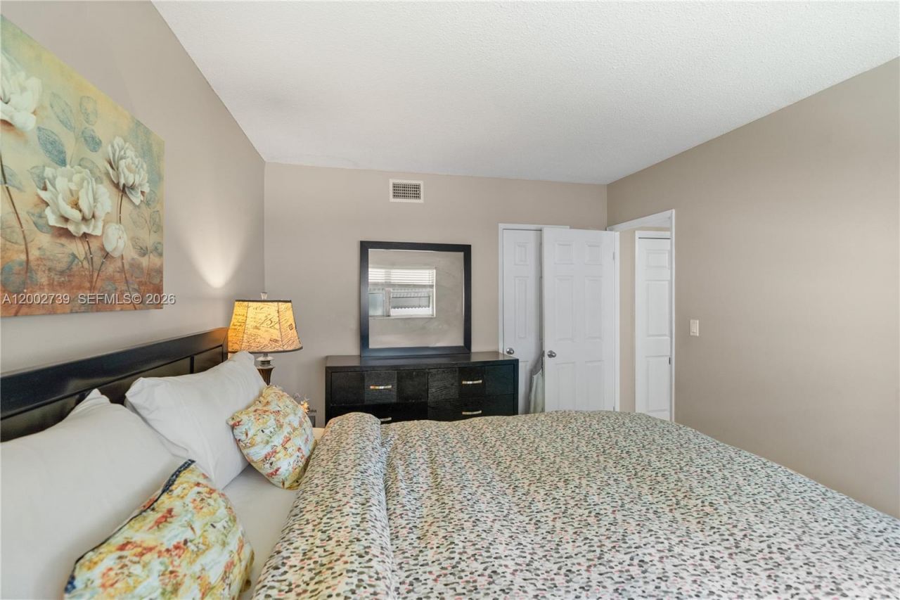 1000 Hillcrest Ct, Unit 214, Hollywood, FL 33021 Photo