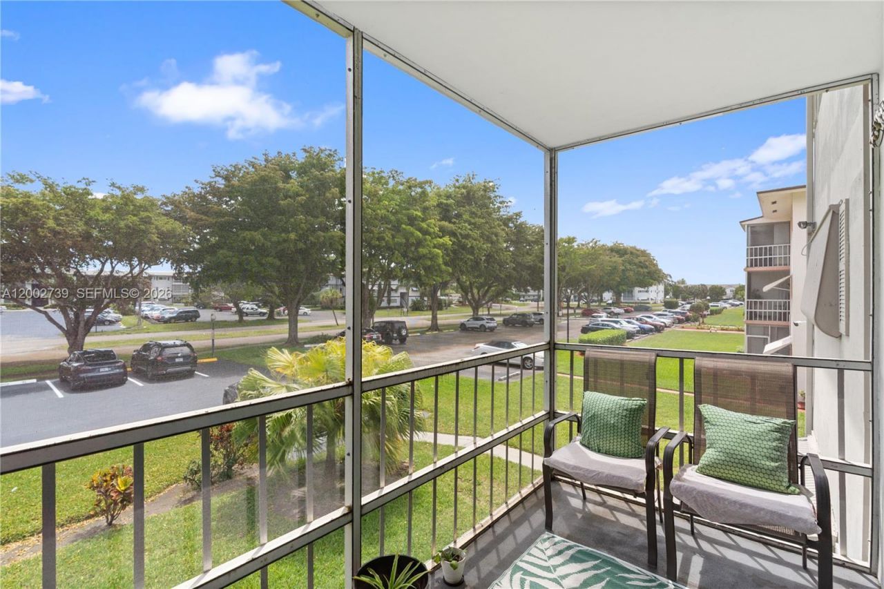 1000 Hillcrest Ct, Unit 214, Hollywood, FL 33021 Photo