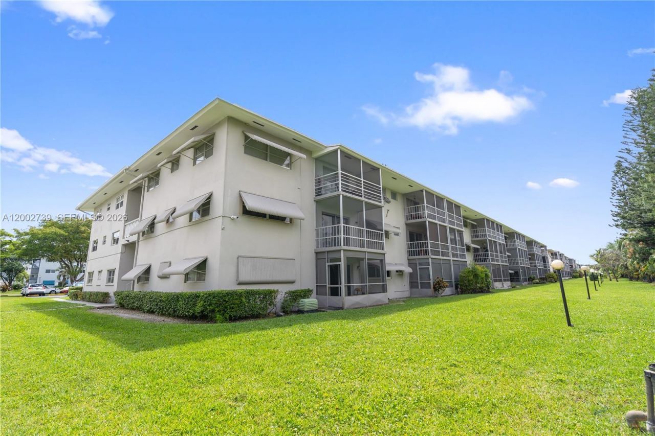 1000 Hillcrest Ct, Unit 214, Hollywood, FL 33021 Photo