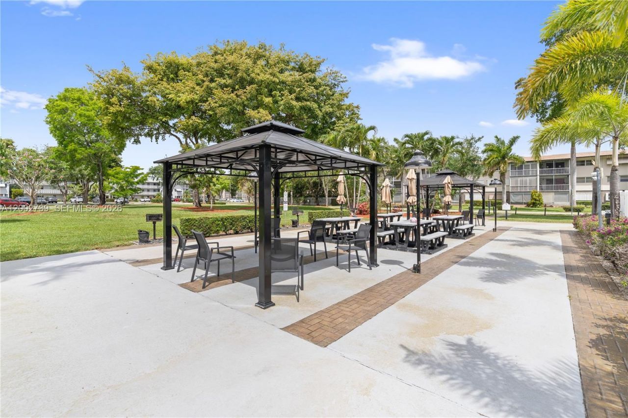 1000 Hillcrest Ct, Unit 214, Hollywood, FL 33021 Photo