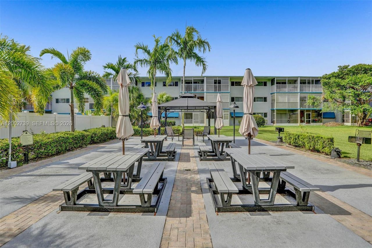 1000 Hillcrest Ct, Unit 214, Hollywood, FL 33021 Photo