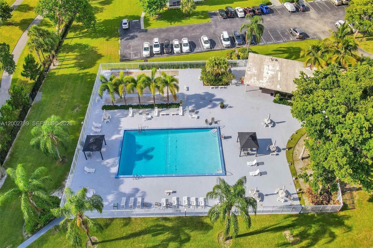 1000 Hillcrest Ct, Unit 214, Hollywood, FL 33021 Photo