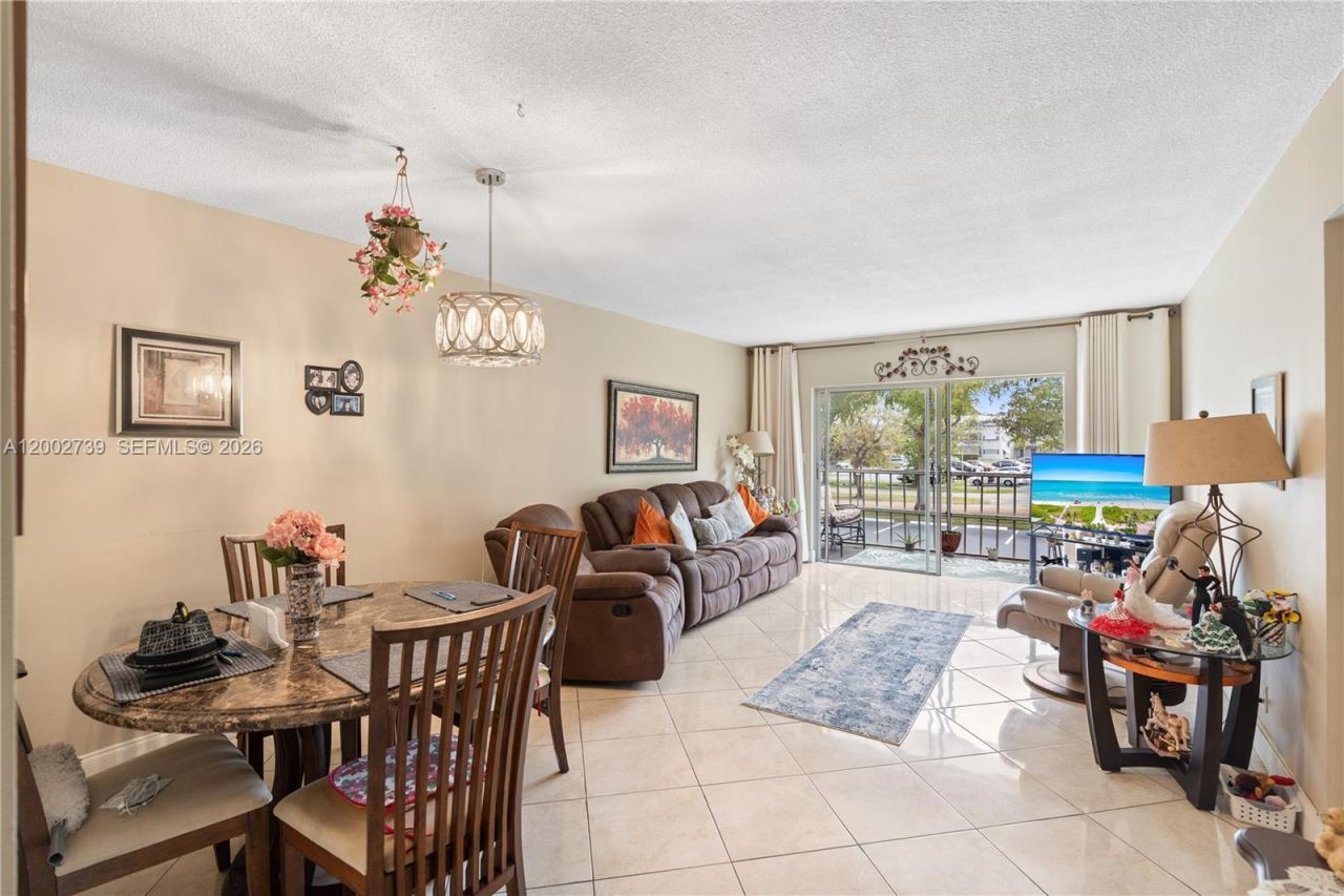 1000 Hillcrest Ct, Unit 214, Hollywood, FL 33021 Photo