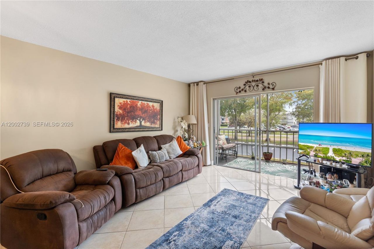 1000 Hillcrest Ct, Unit 214, Hollywood, FL 33021 Photo