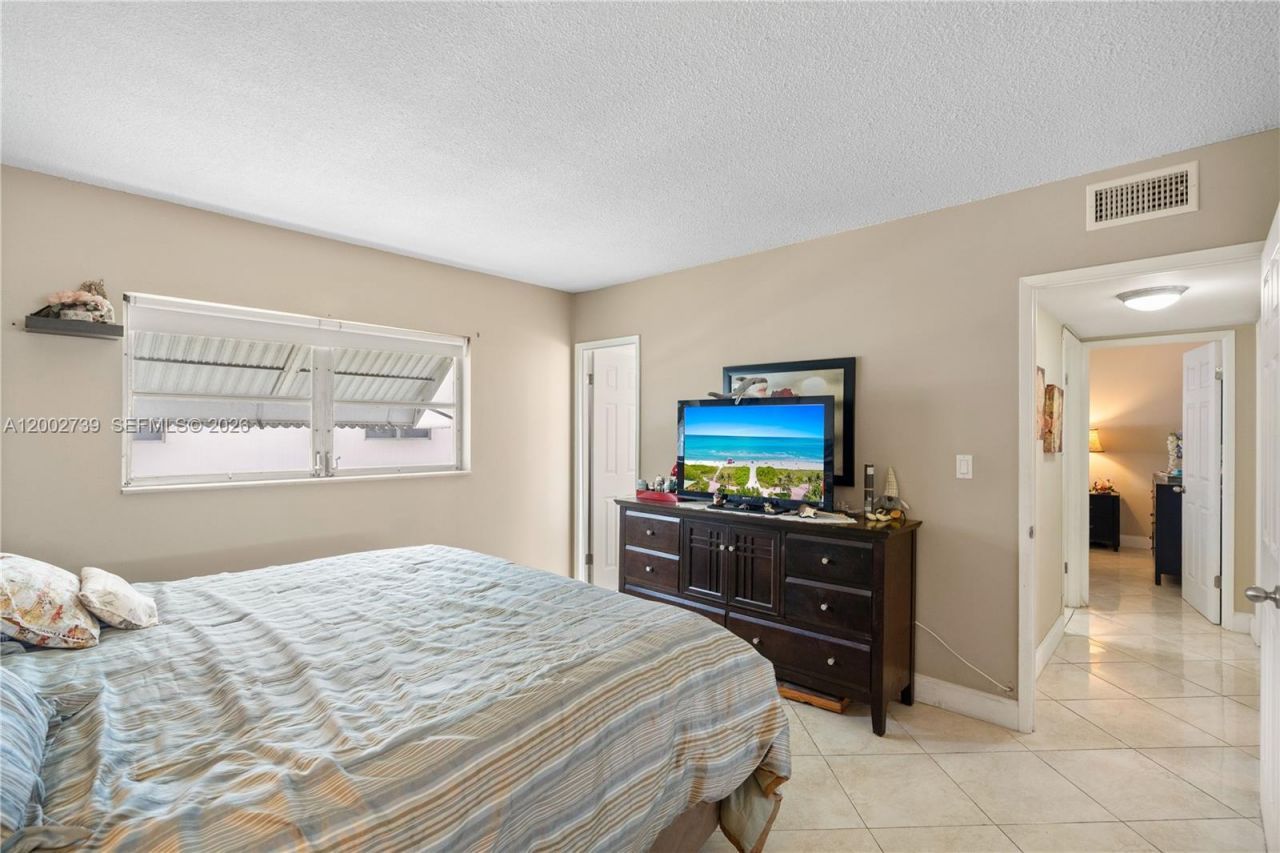 1000 Hillcrest Ct, Unit 214, Hollywood, FL 33021 Photo