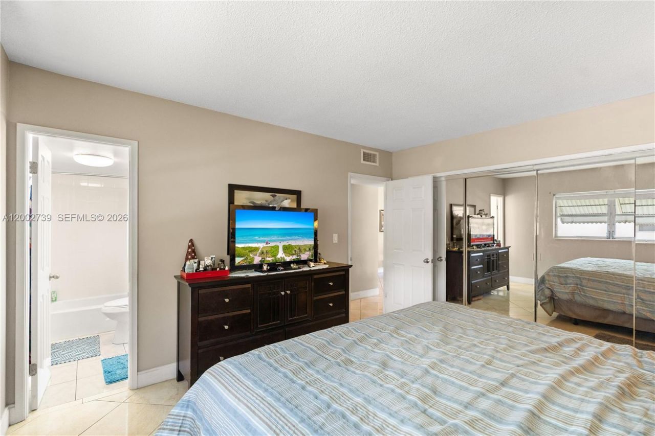 1000 Hillcrest Ct, Unit 214, Hollywood, FL 33021 Photo