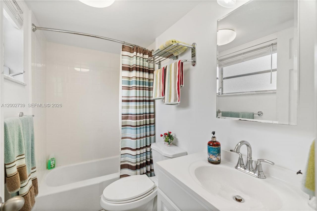 1000 Hillcrest Ct, Unit 214, Hollywood, FL 33021 Photo