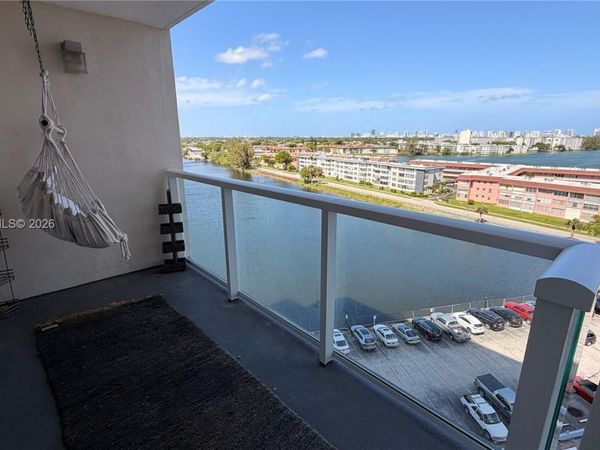 1351 NE Miami Gardens Dr, Unit 902E, Miami, FL 33179