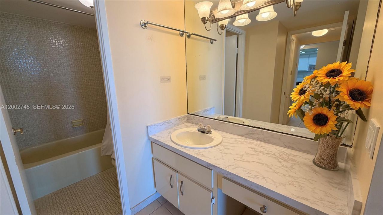 1351 NE Miami Gardens Dr, Unit 902E, Miami, FL 33179 Photo