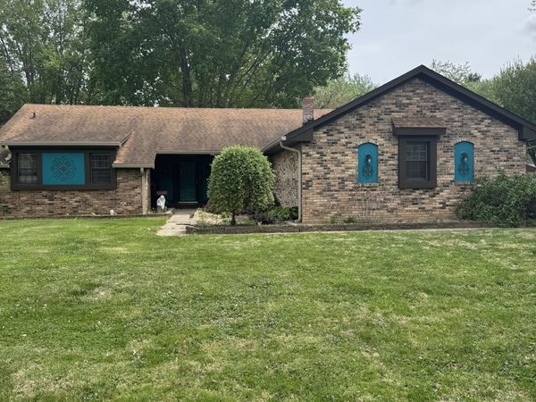 715 Leisure Lane , Greenwood, IN 46142