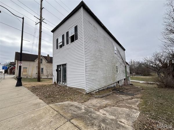 613 N Illinois Street , Belleville, IL 62220