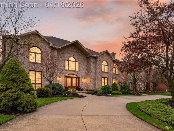 8657 Marquette Drive, Grosse Ile Twp, MI 48138