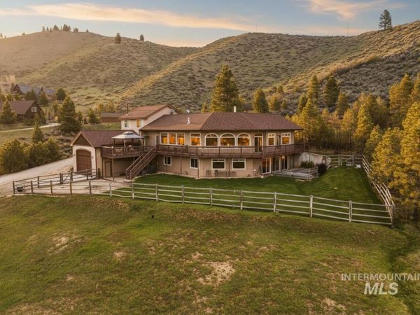 65 Peregrine Dr, Boise, ID 83716