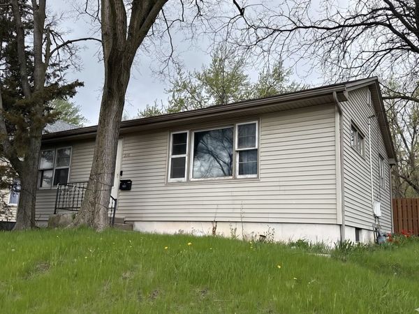 216 E Illinois Avenue , Aurora, IL 60505