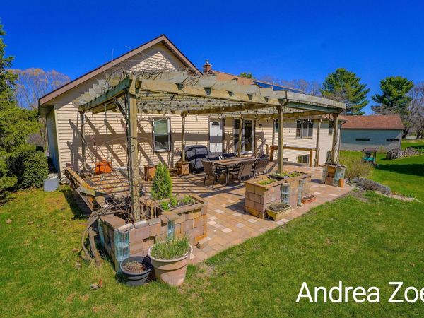 9571 Kraft Avenue SE, Caledonia, MI 49316