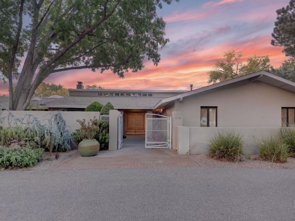 1116 Salamanca Street NW, Los Ranchos, NM 87107
