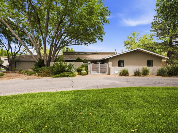 1116 Salamanca Street NW, Los Ranchos, NM 87107