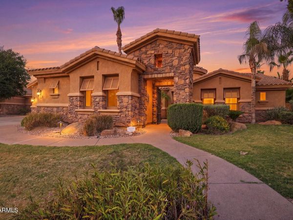 4552 E CAVALRY Drive, Gilbert, AZ 85297