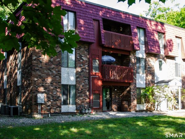 10 Woodsedge, Unit 1A, Newington, CT 06111