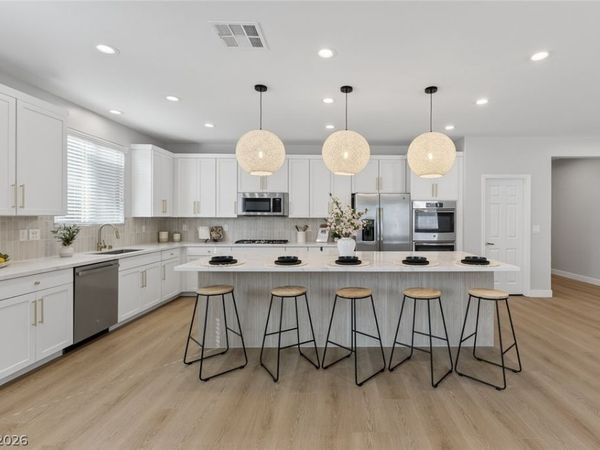 5713 Silver Cascade Avenue , Las Vegas, NV 89131