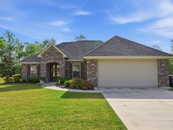 75 W Cadbury Ln., Hattiesburg, MS 39402