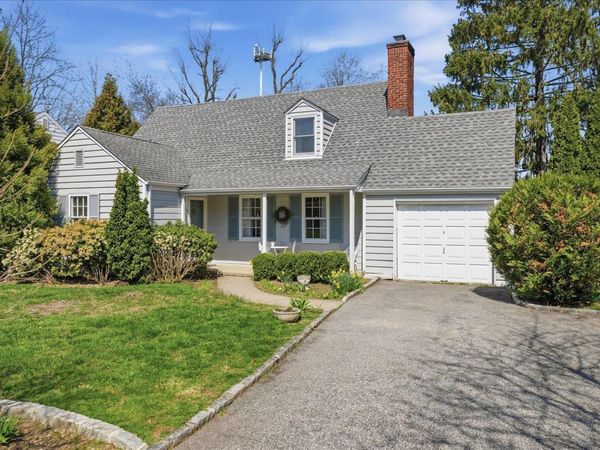 6 Derby Road , Port Washington, NY 11050