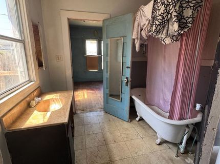 4005 San Carlos Way, Sacramento, CA 95820 Photo