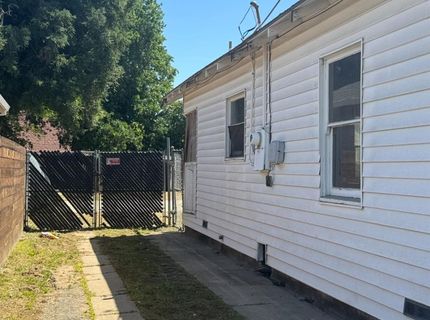 4005 San Carlos Way, Sacramento, CA 95820 Photo