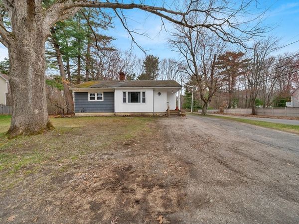 11 Bartlett St, Salisbury, MA 01952