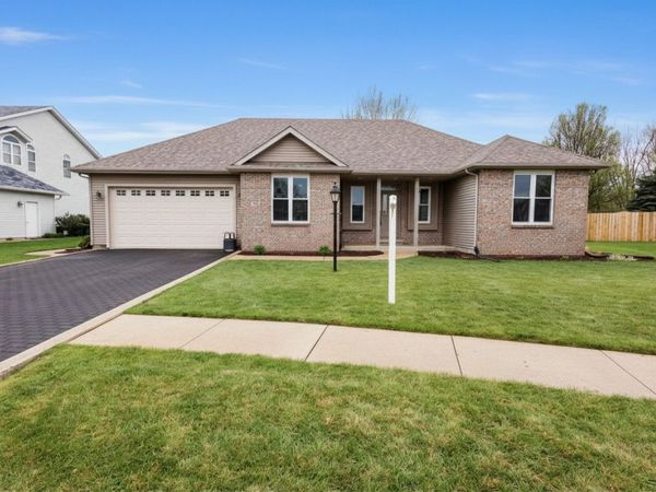 141 Old Farm Mid Court , Bradley, IL 60915