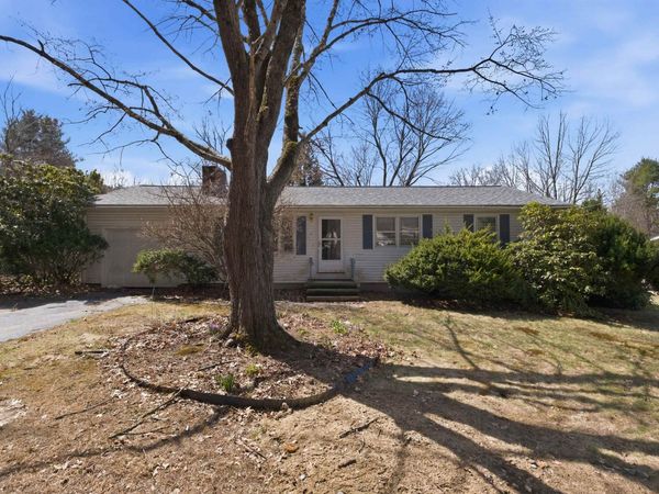 11 Thompson Avenue, Hooksett, NH 03106