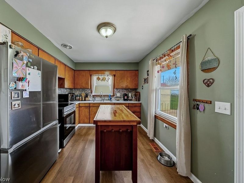 1310 E Larchmont Drive, Sandusky, OH 44870 Photo 12